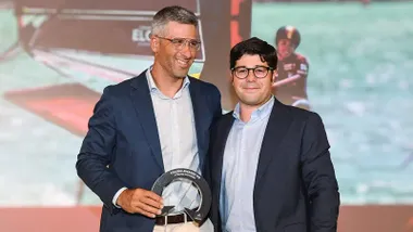 Pablo Guitián recoge el premio concedido a Cádiz a Cádiz