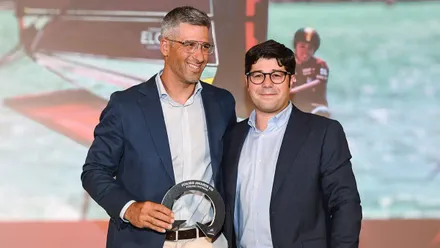 Pablo Guitián recoge el premio concedido a Cádiz a Cádiz