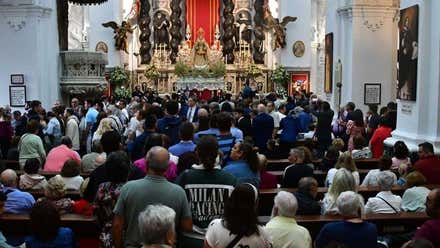 La lluvia obliga a suspender la procesión de la Virgen del Rosario en Cádiz