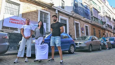 Las tres personas inquilinas afectadas en la Plaza Fragela 3.