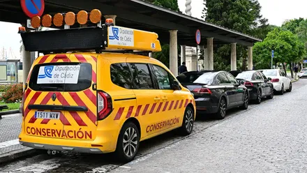 Vehículo de mantenimiento de carreteras de la Diputación de Cádiz