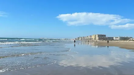 La playa de Cádiz que Viajar recomienda por encima de Bolonia o Zahara... y se llega en tranvía