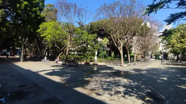 Plaza de Candelaria de Cádiz con buen tiempo y cielo despejado