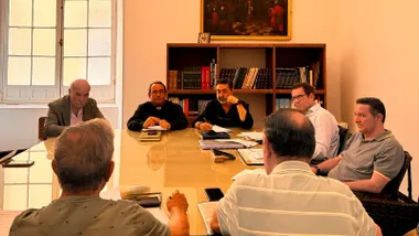 Reunión de representantes, asesores y técnicos del Ayuntamiento de Cádiz con el Consejo para cerrar la programación del Corpus 2025.