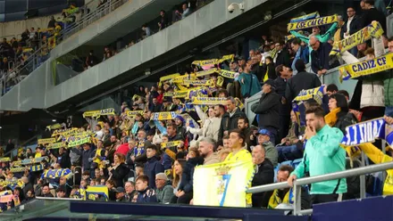Afición del Cádiz CF en el Estadio Nuevo Mirandilla