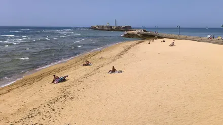 Imagen de la zona de La Laja en la playa de la Caleta de Cádiz.