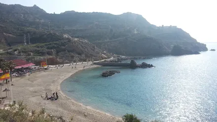 Un gaditano salva a un joven en Cartagena tras un grave accidente al lanzarse al agua