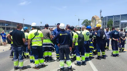 Los primeros piquetes han cortado la Carretera Industrial de Cádiz.