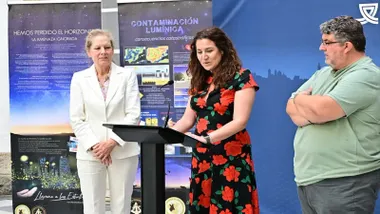 Organizadores de la IV Festival Las Estrellas de la Sierra de Cádiz en el acto de presentación. Destacan los fondos azules.