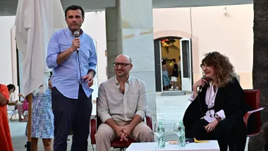 El alcalde de Cádiz, Bruno García, en la inaguración de la Feria del Libro que protagonizo la la escritora nicaragüense Gioconda Belli.