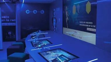 Sala azul del Incibe donde se desarrollan temáticas de ciberseguridad.