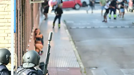 Crece la tensión en la huelga del metal: primeros disturbios graves en Cádiz y el Río San Pedro