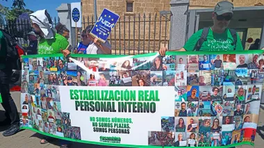 Imagen de una de las movilizaciones del personal interino ante el Parlamento Andaluz.