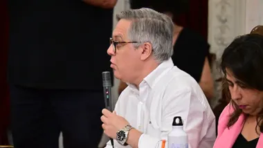 Oscar Torres en el último pleno municipal