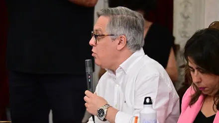 Oscar Torres en el último pleno municipal