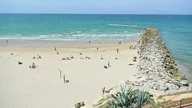 Bañitas en la playa de Santa María del Mar de Cádiz