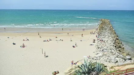 Bañitas en la playa de Santa María del Mar de Cádiz