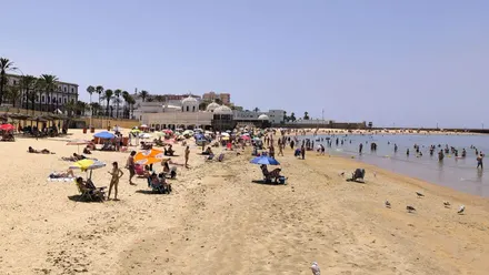 Imagen de la Playa de la caleta de Cádiz este 20 de junio