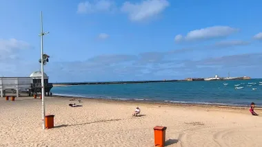 Playa de la Caleta vacía