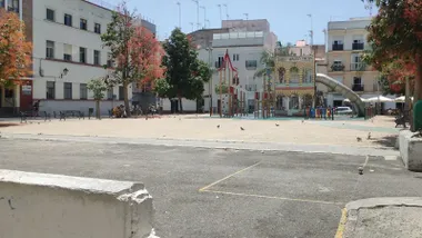 Imagen de la Plaza Manolo Santander, con el Kichipark al fondo.