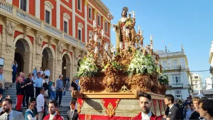 Imagen de San José, patrón de San Fernando, junto al ayuntamiento isleño.