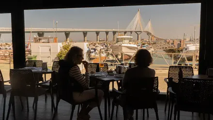 El Navegante: un año de sabor gaditano frente al mar