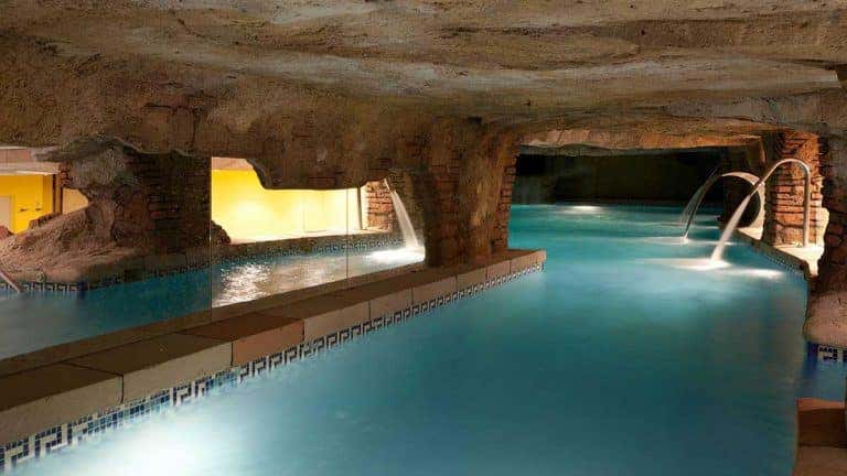 Adapta tus planes a una Semana Santa con lluvia. Ideas de qué hacer en Cádiz mientras llueve