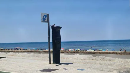 Parquímetro de la zona azul a la espera de estar operativo