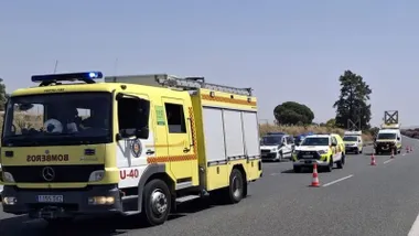 Bomberos intervinieron en este accidente.