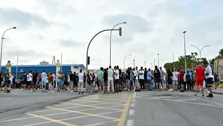 Grupo de manifestantes camina en la huelga del metal de Cádiz.
