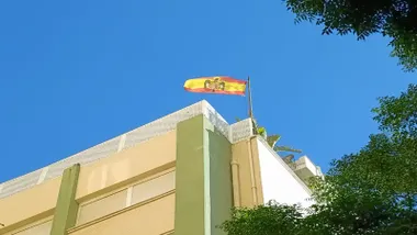 Aparece una bandera franquista en Bahía Blanca… el 18 de julio