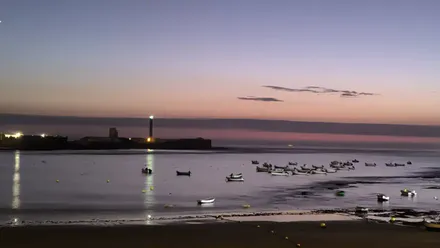 Anochecer en la playa de La Caleta de Cádiz.