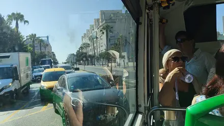 Retención de tráfico de este miércoles 16 desde dentro de un autobús urbano.