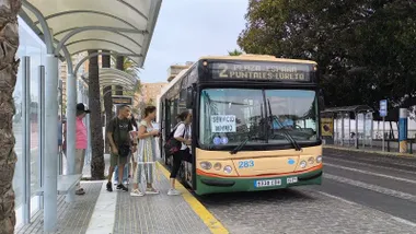 Un autobús de Cádiz de Servicios Mínimos