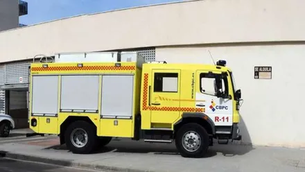 Camión de bomberos amarillo en San Fernando.