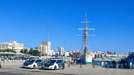 Elcano atracado en el muelle de Cádiz