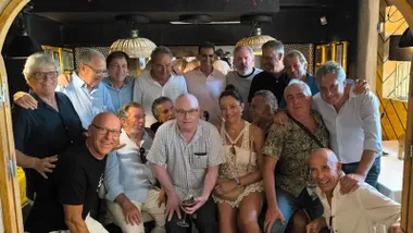 Los mitos del Cádiz CF de 1985 se reencuentran 40 años después: cadismo, un jamón y una foto legendaria