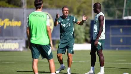 Garitano en un entrenamiento del Cádiz CF
