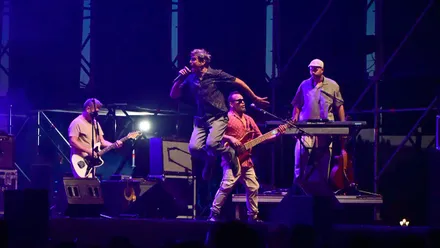 Javier Ojeda abrió una noche de recuerdos ochentero