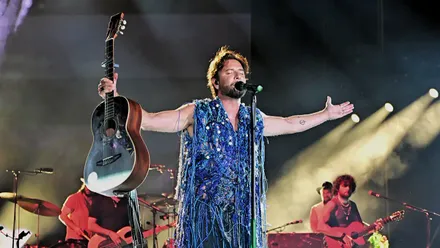 Manolo Carrasco con su guitarra durante el concierto de este sábado 19 de julio en el Nuevo Mirandilla de Cádiz.