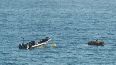 La narcolancha abandonada frente a Santa María del Mar.
