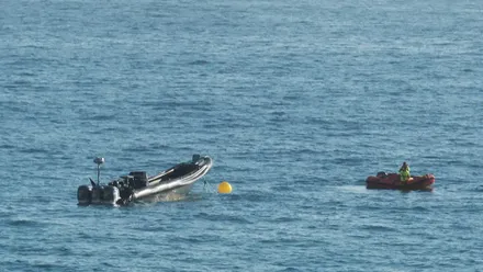 La narcolancha abandonada frente a Santa María del Mar.