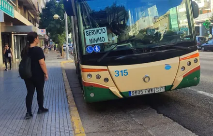 Nuevo preacuerdo del convenio de los autobuses de Cádiz y San Fernando: se suspende la huelga temporalmente