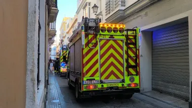 Susto en el Barrio de la Viña por un incendio en la cocina de un piso de la calle Trinidad