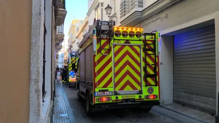 Susto en el Barrio de la Viña por un incendio en la cocina de un piso de la calle Trinidad