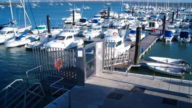 Embarcaciones amarradas en el puerto de Sancti Petri.