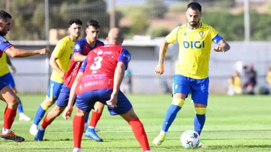 Suso con el brazalete de capitán ante el Barbate