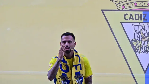 “No vengo a Segunda, vengo al Cádiz CF”: así ha sido la presentación de Suso en el Nuevo Mirandilla