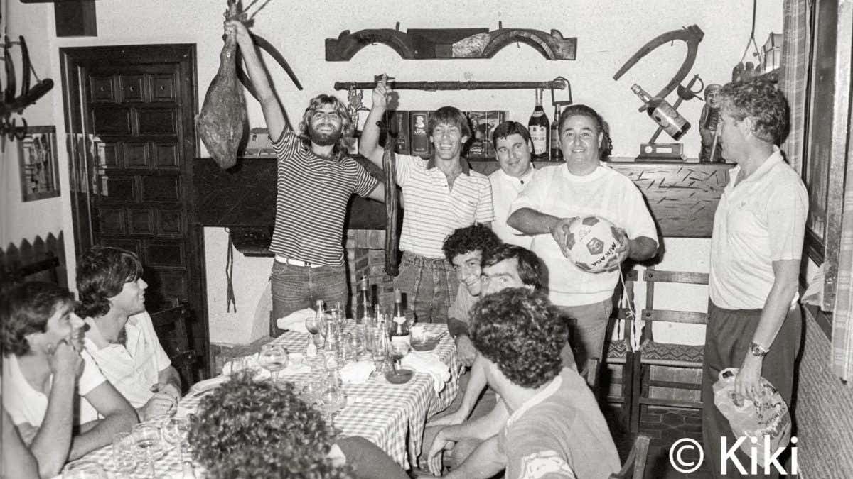 Los mitos del Cádiz CF de 1985 se reencuentran 40 años después: cadismo, un jamón y una foto legendaria
