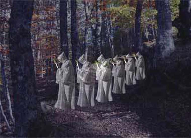 Ánimas y las sombras negras acosadoras